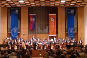 Am 3. Oktober 2011 hat das Dohnányi Orchester Budafok unter der Leitung von Gábor Hollerung an der Rheinischen Friedrich-Wilhelms-Universität Bonn ein Festkonzert zum Tag der Deutschen Einheit gegeben. Das Programm bestand aus Werken von Liszt, Dohnányi, Wagner und Kodály.